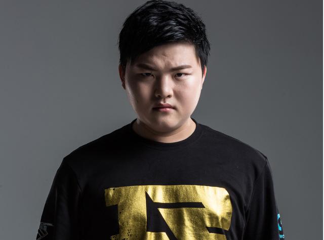 Eternal Fire , Falcons , 3DMAX , 和 Virtus.pro 现在距离 PGL Cluj-Napoca 2025 的季后赛仅一步之遥